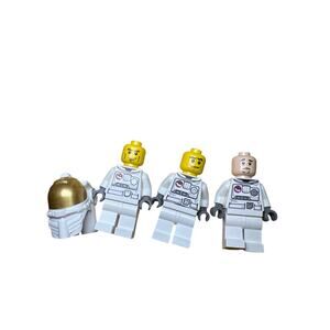 Lego Minifig 3 Astronauts And 1 Helmet
